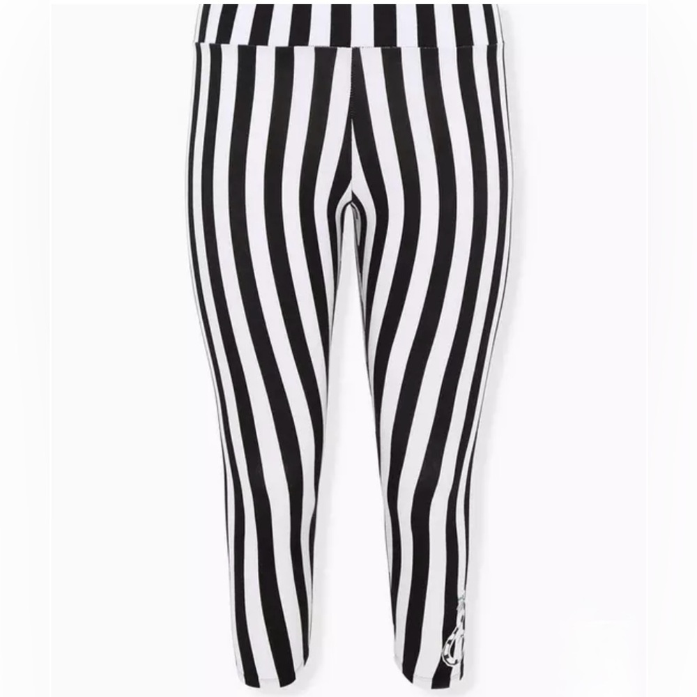 Torrid Beetlejuice Black&White Striped Cropped Capris Leggings wSandworm Decal